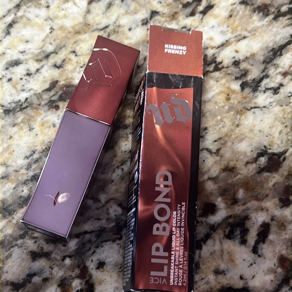 💕🌙Kissing Frenzy Urban Decay Vice Lip Bond